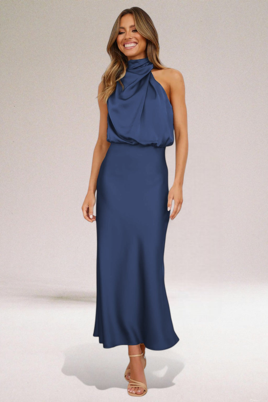 Satijnen Halter Jurk voor Dames Glamour en Elegance