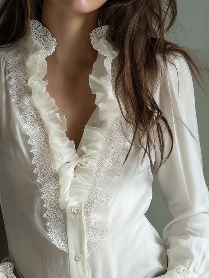 Vrouwelijke Blouse Ivoorwit met Kant en Ruches