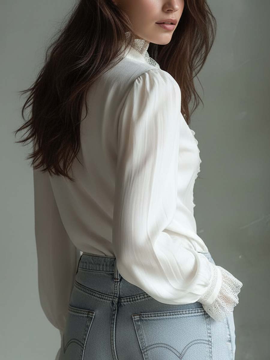 Vrouwelijke Blouse Ivoorwit met Kant en Ruches