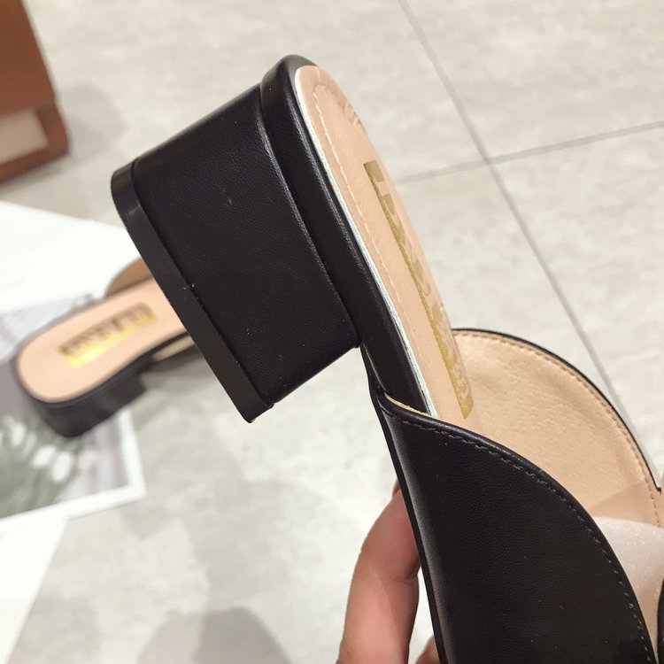 Muiltjes met Gesp Detail Stijlvol en Elegант