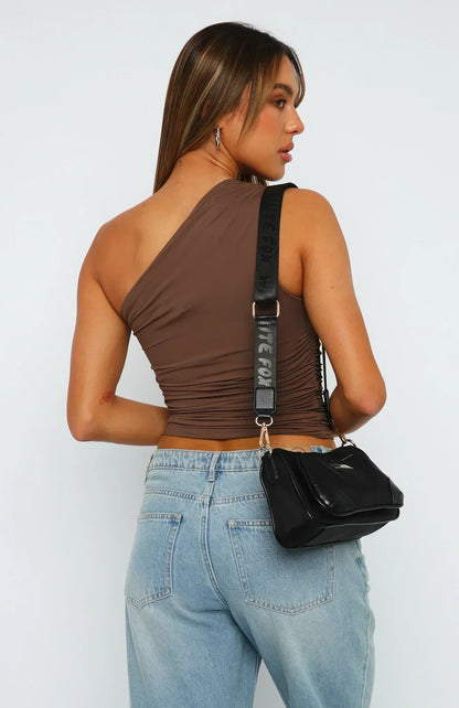 Vrouwelijke Top One-Shoulder Elegant Gedraaid Model