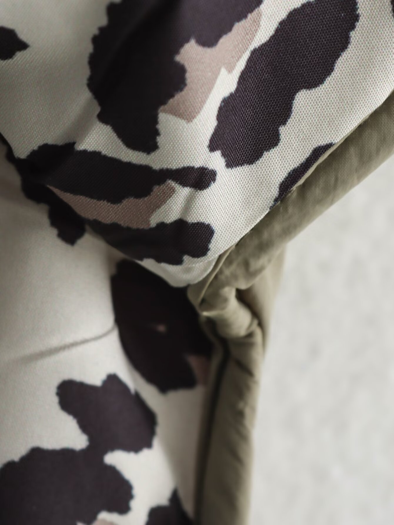 Leonne | Luxe Tussenjas met Trendy Stiksels - Luipaard Print10