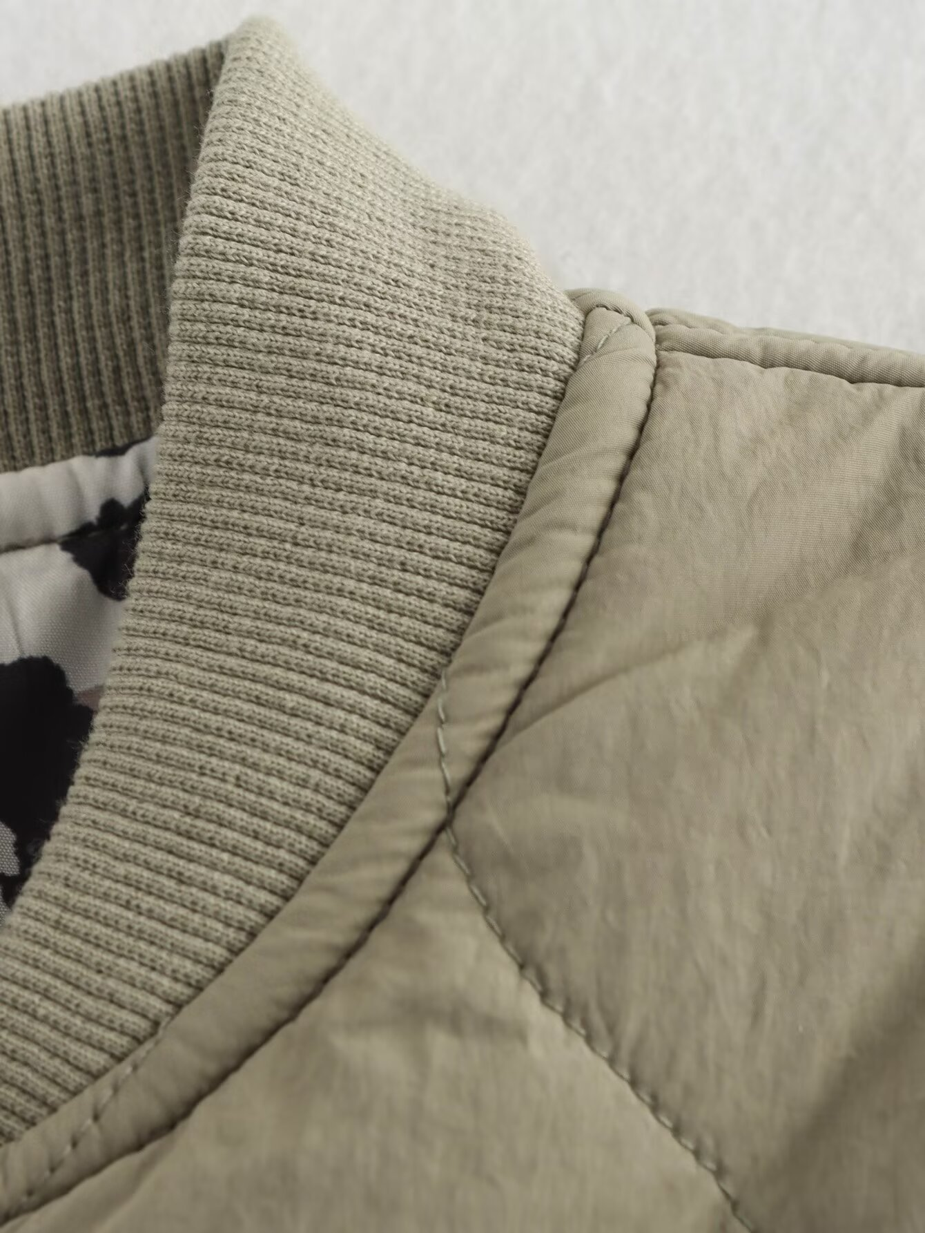 Leonne | Luxe Tussenjas met Trendy Stiksels - Luipaard Print5