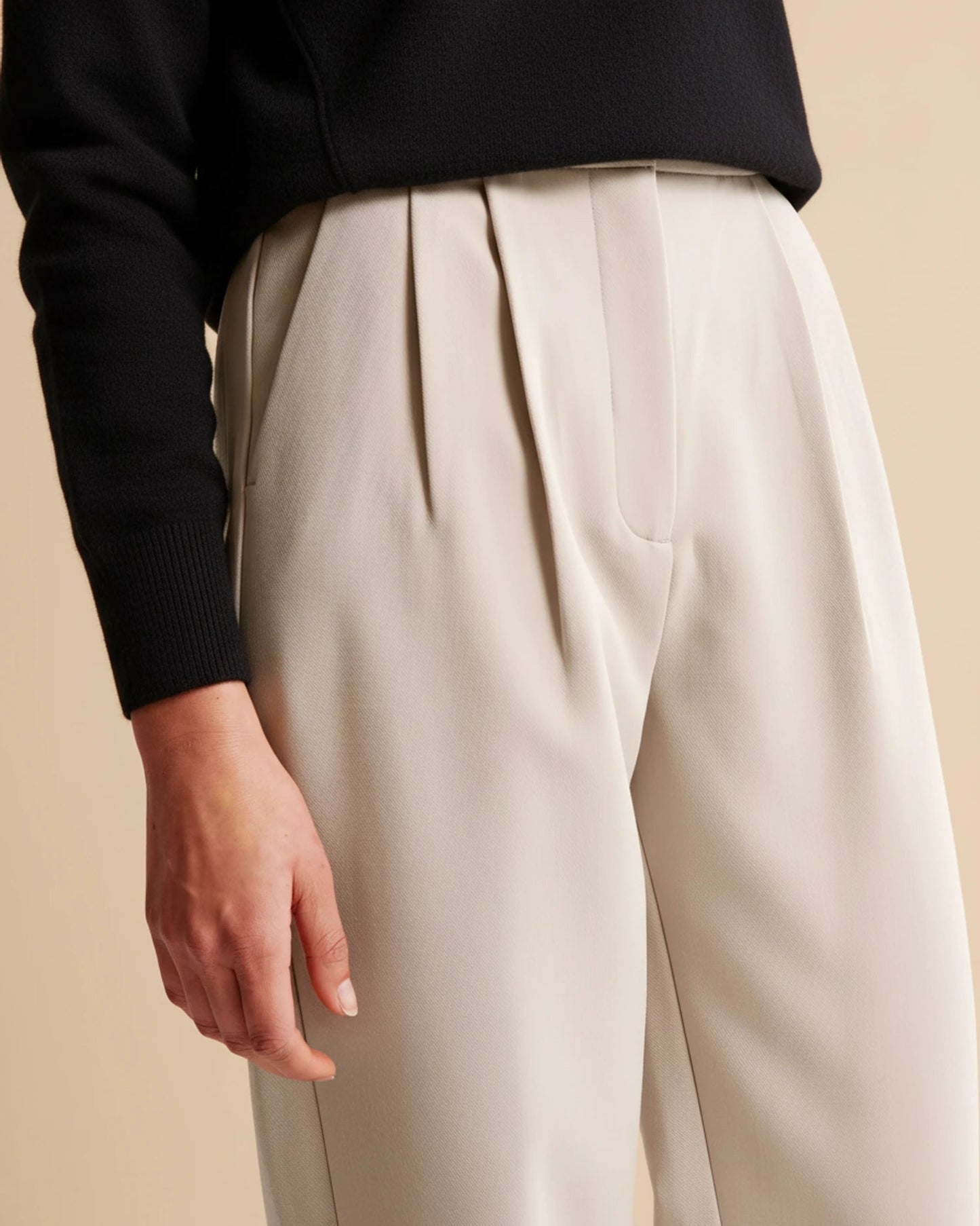 Mova | Zwarte Damesbroek Hoge Taille - Geplooide Pijpen, Elegant 2