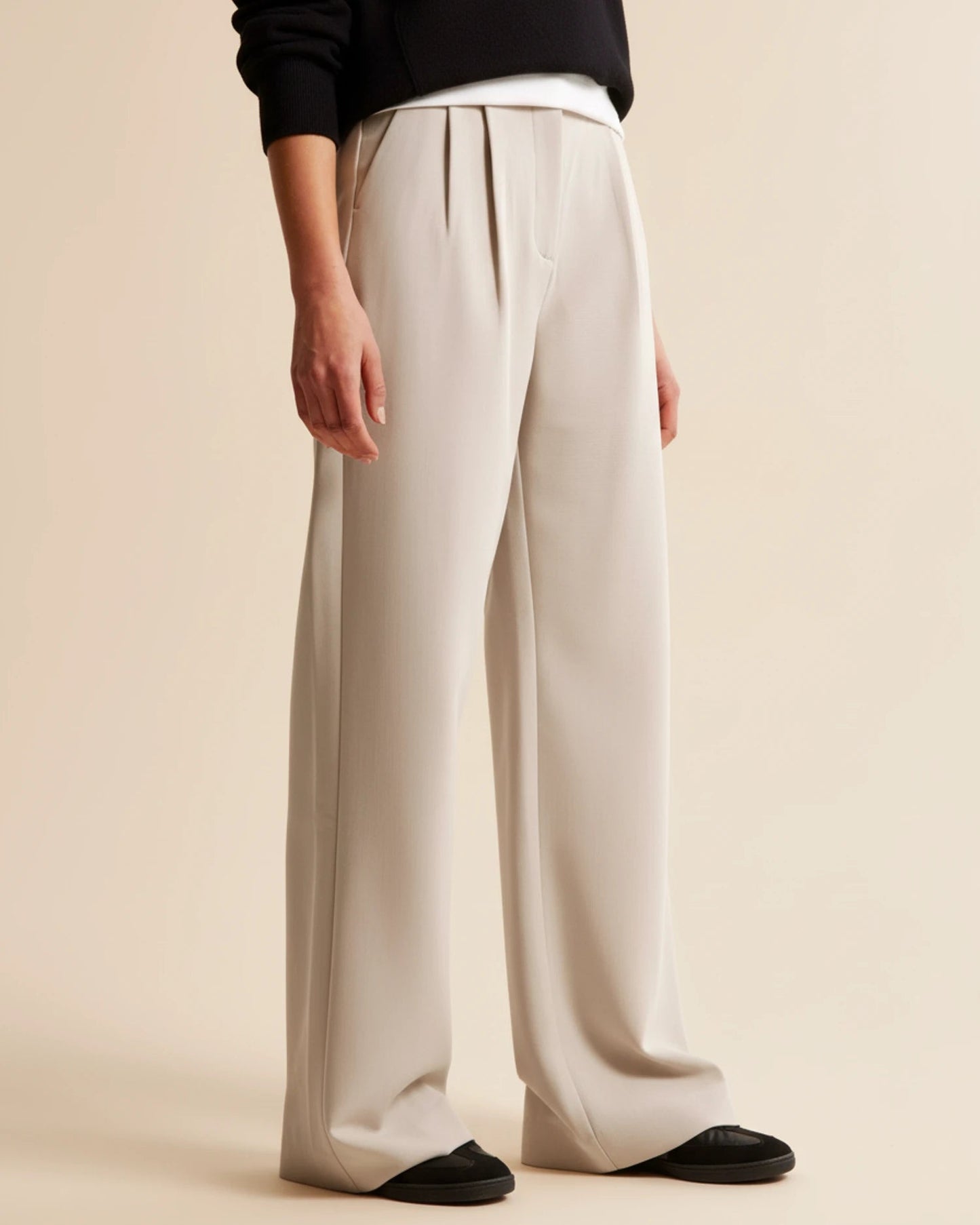 Mova | Zwarte Damesbroek Hoge Taille - Geplooide Pijpen, Elegant 3