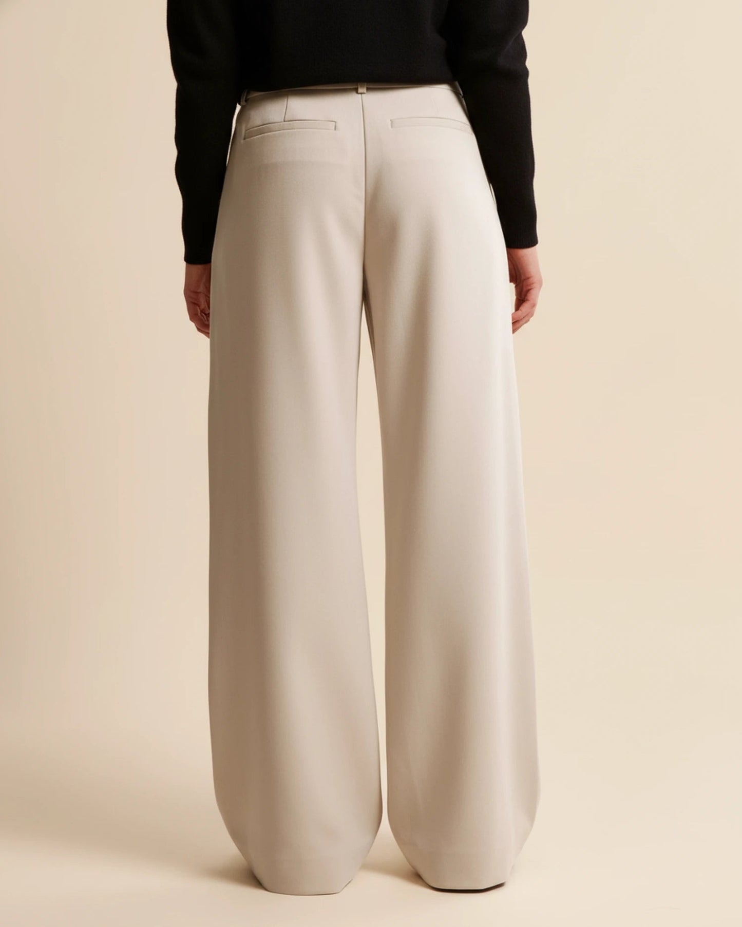 Mova | Zwarte Damesbroek Hoge Taille - Geplooide Pijpen, Elegant 4