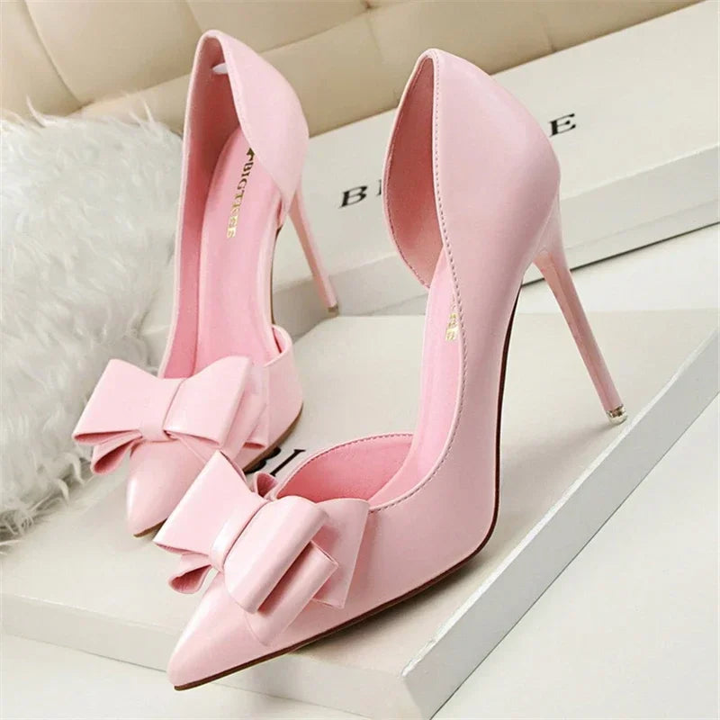 Pumps met Strik Detail en Puntige Neus Elegante Stijl - StudioMarella