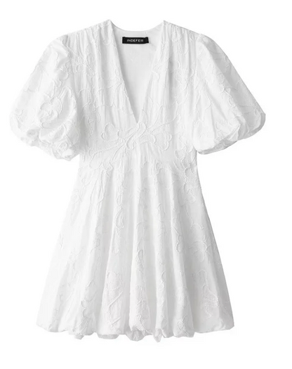 Witte Jurk met Ruches en Geborduurde Details
