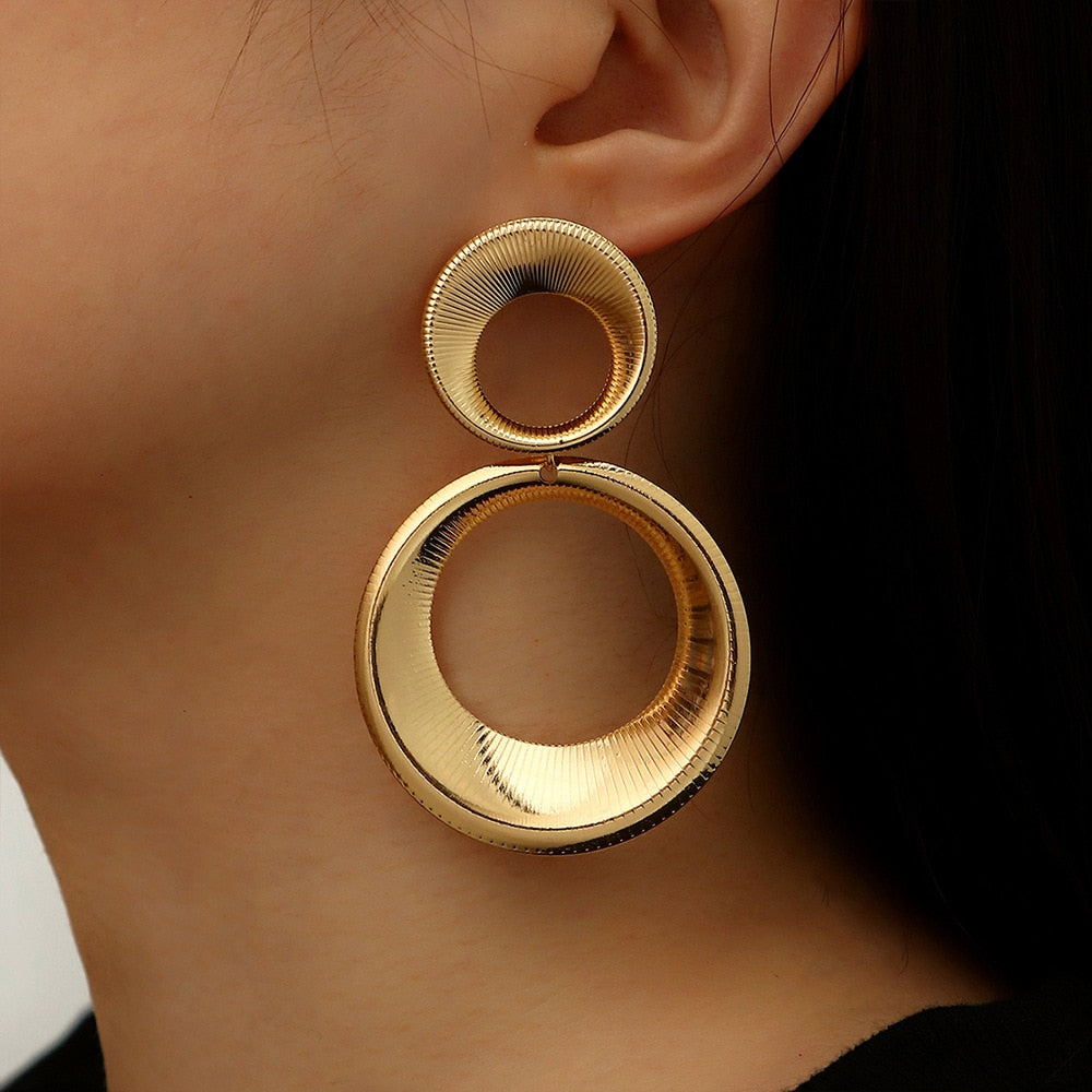 Goudkleurige Oorbellen met 3D Cirkel Design