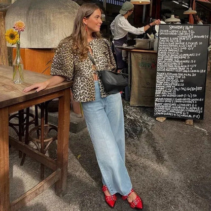 Vrouwelijke Top Met Luipaardprint