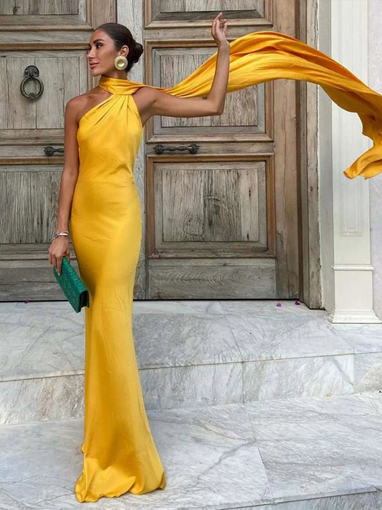 Elegante Avondjurk met Dramatische Cape