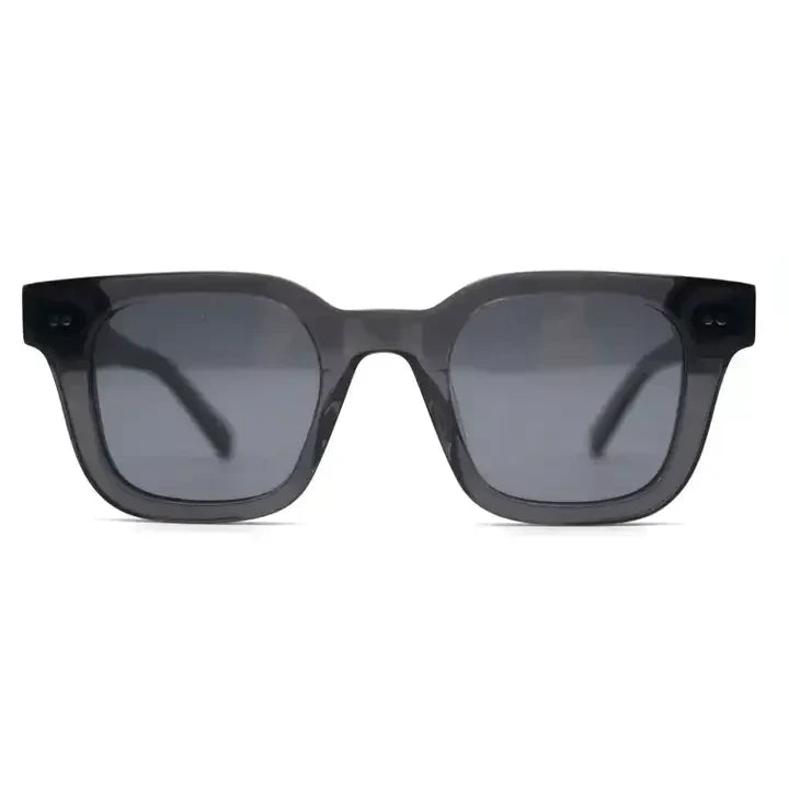 Lex | Zonnebril met donkere glazen in de kleur Grijs voor heren in stijl ideaal voor de lente.
