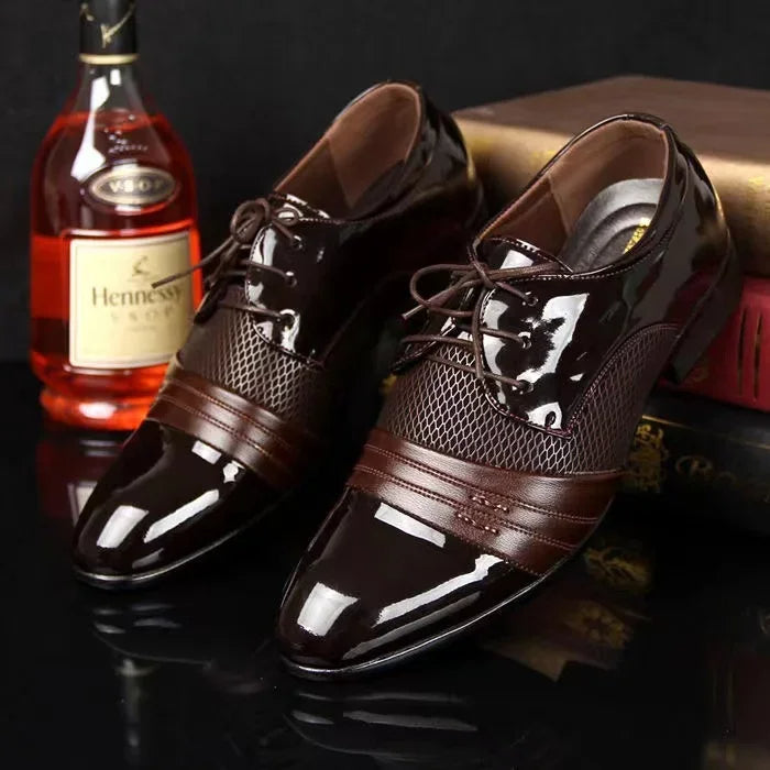 Matthijs | Grote formele lakschoenen in de kleur Bruin voor heren in stijl geschikt voor alle seizoenen.