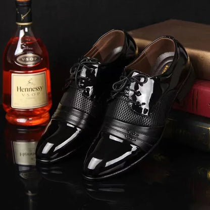 Matthijs | Grote formele lakschoenen in de kleur Zwart voor heren in stijl geschikt voor alle seizoenen.