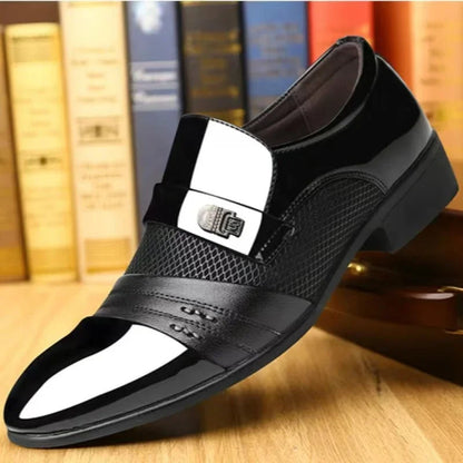 Matthijs | Grote formele lakschoenen in de kleur Zwart voor heren in stijl geschikt voor alle seizoenen.