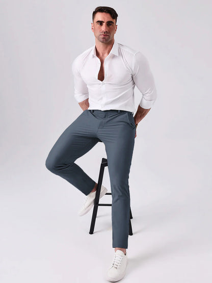 Mike | Slanke broek in de kleur Bruin voor heren in stijl geschikt voor alle seizoenen.